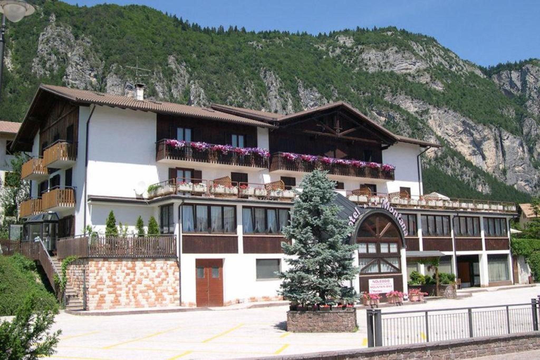 Hotel & Residence Montana Fai della Paganella Bagian luar foto