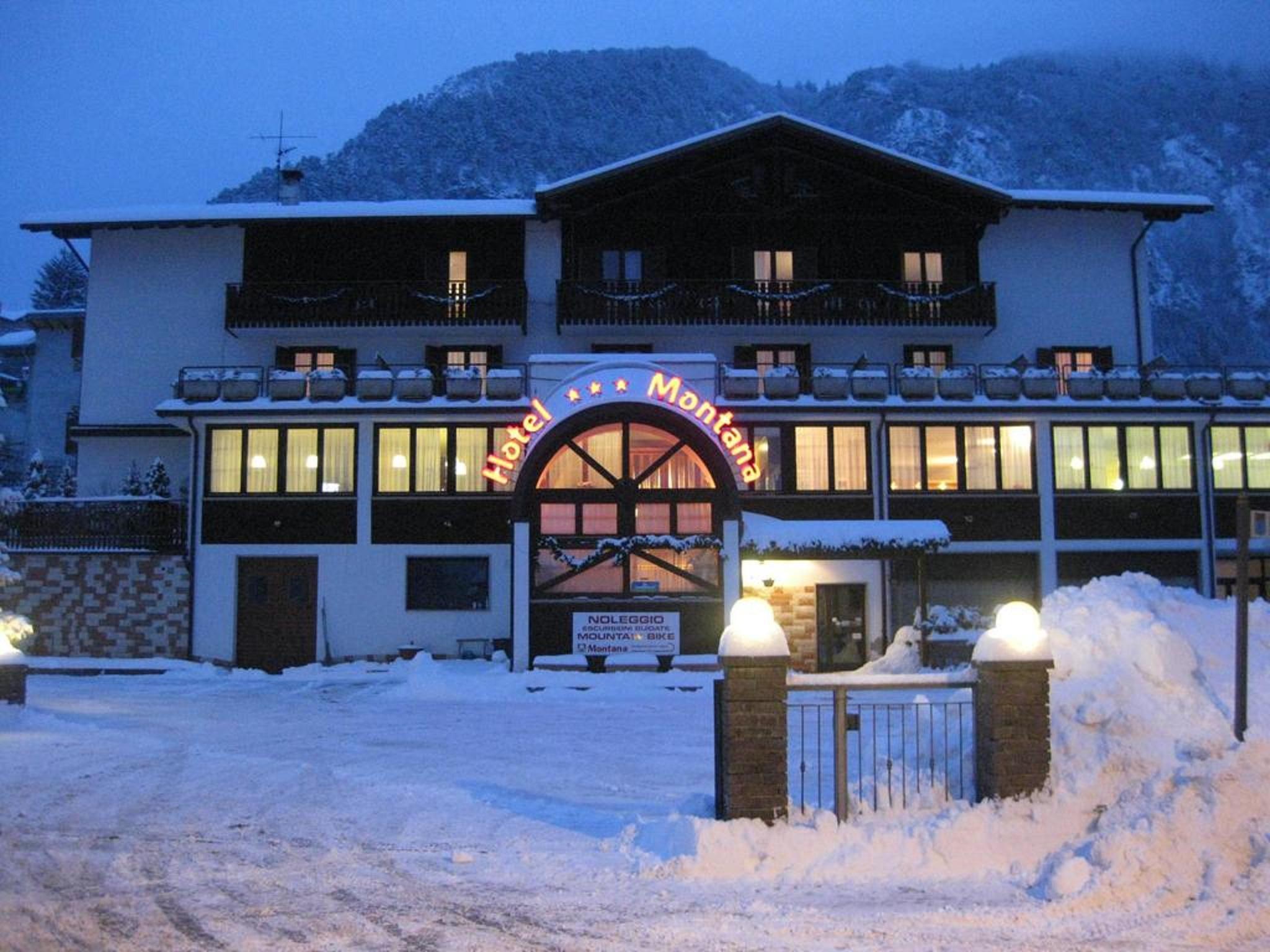 Hotel & Residence Montana Fai della Paganella Bagian luar foto