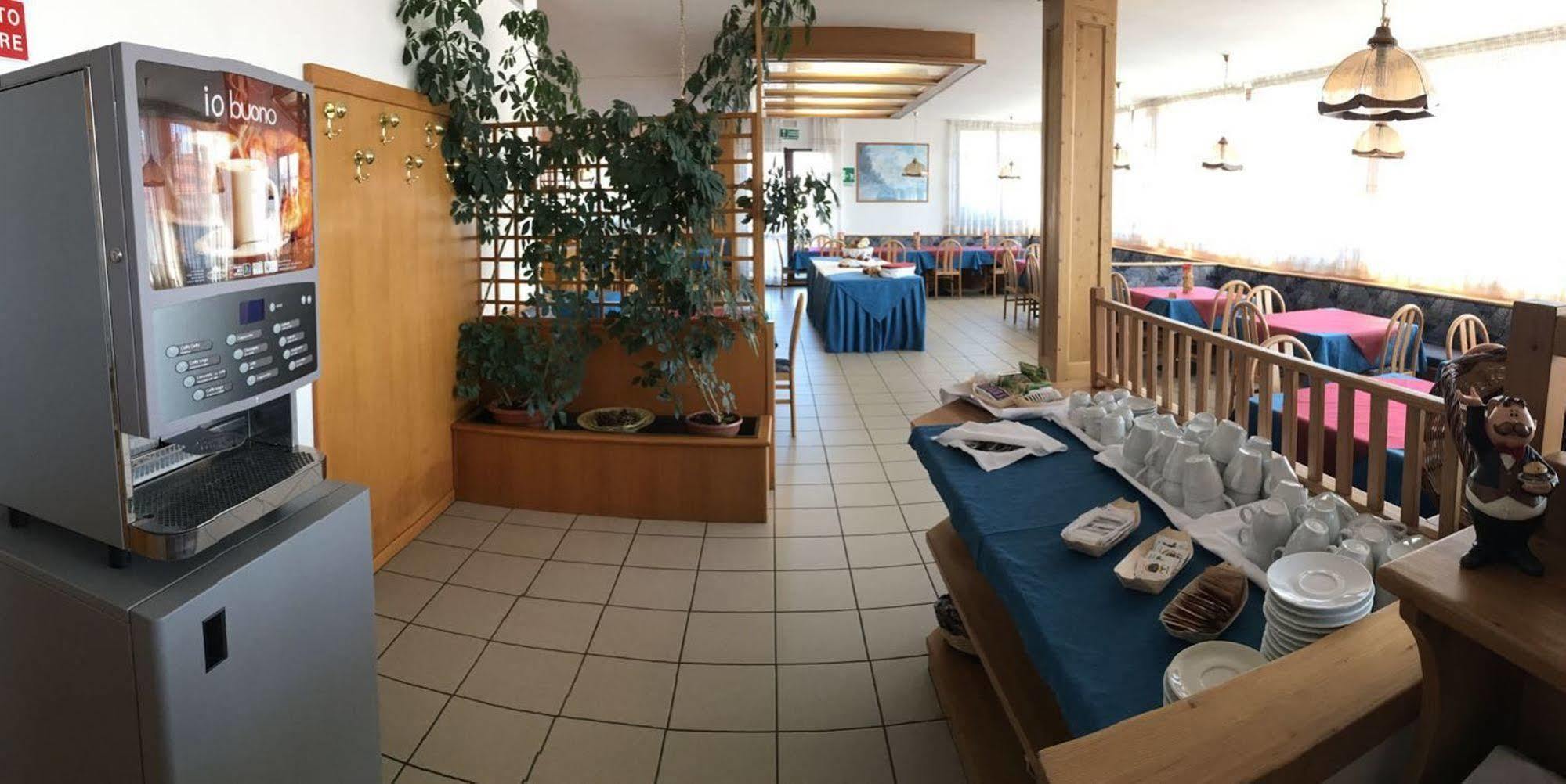 Hotel & Residence Montana Fai della Paganella Bagian luar foto