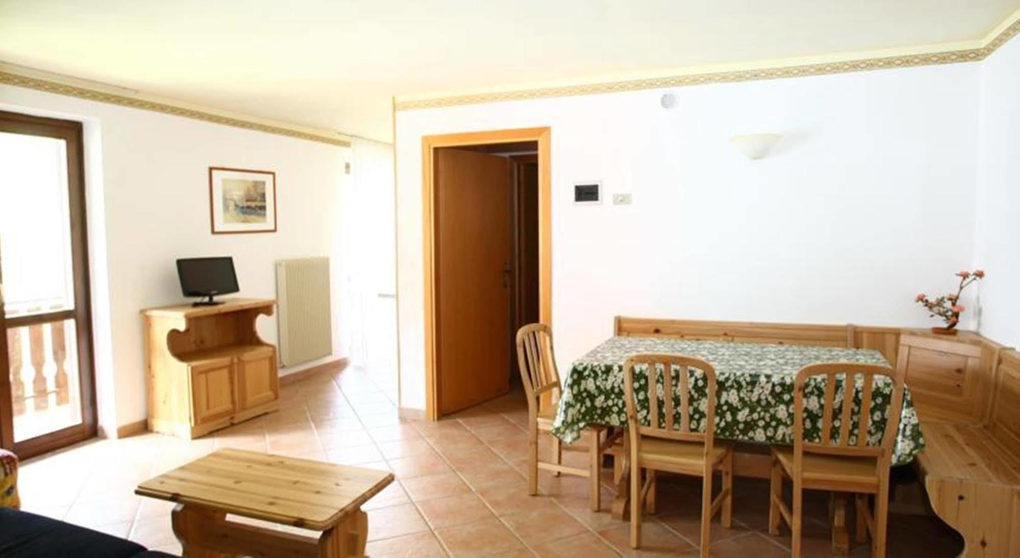 Hotel & Residence Montana Fai della Paganella Bagian luar foto